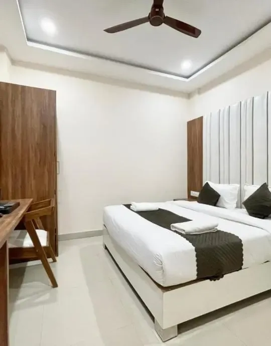 Hotel Shree Radha Krishna - Guest House in Varanasi