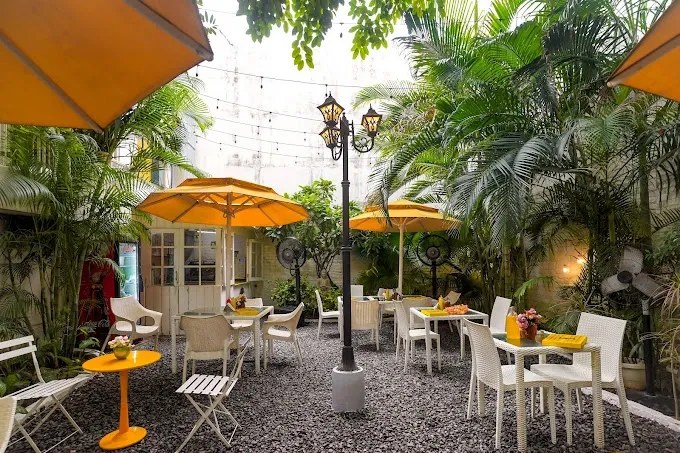Behind Yellow Doors - Restaurant in Varanasi