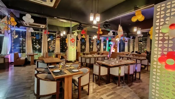 CURRY ON RESTAURANT BANQUET & SKY LOUNGE - Restaurant in Gorakhpur