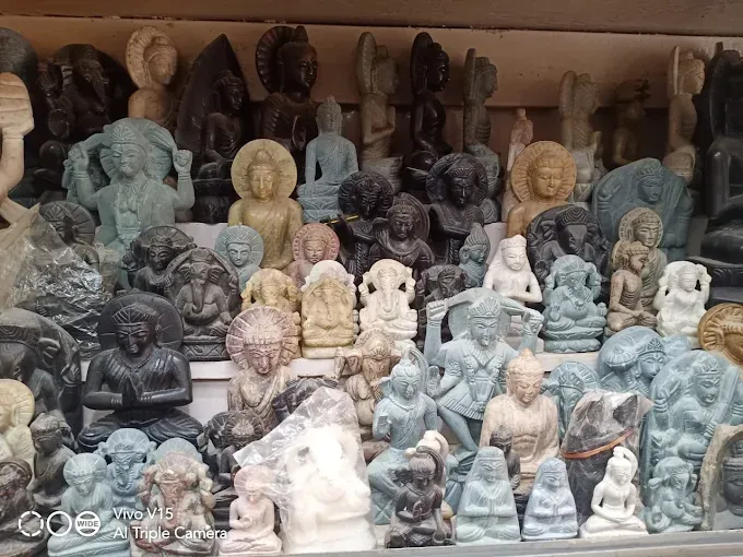 Shanti Handicraft Centre Gift Shop - Gift Shop in Varanasi