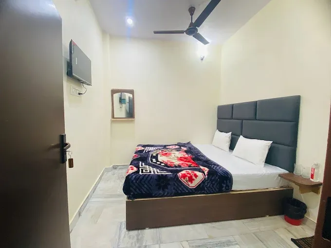 Rudraksha Paying Guest House