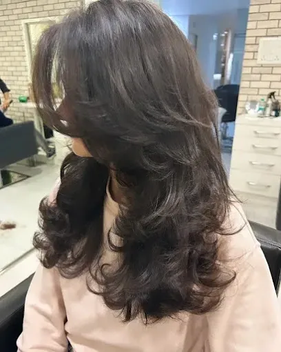 The Celebrity Salon ( Unisex)