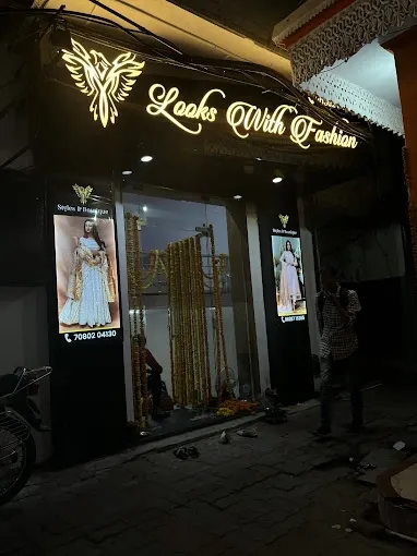 Looks with fashion - Clothing Store in Lucknow