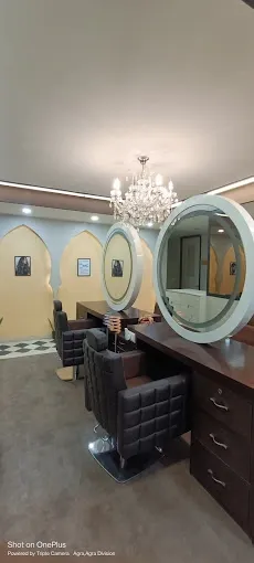 Makeovers By Sonali - Beauty Parlour in Agra