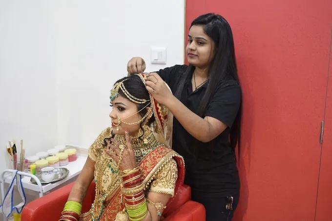 Lavish Looks Salon - Beauty Parlour in Agra