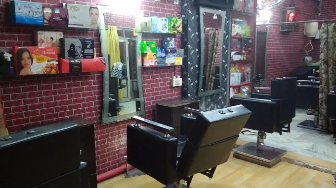 Meenakshi Beauty Parlour & Training Institute - Beauty Parlour in Agra