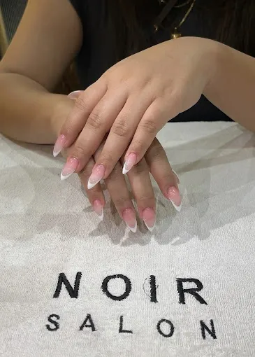 NOIR SALON