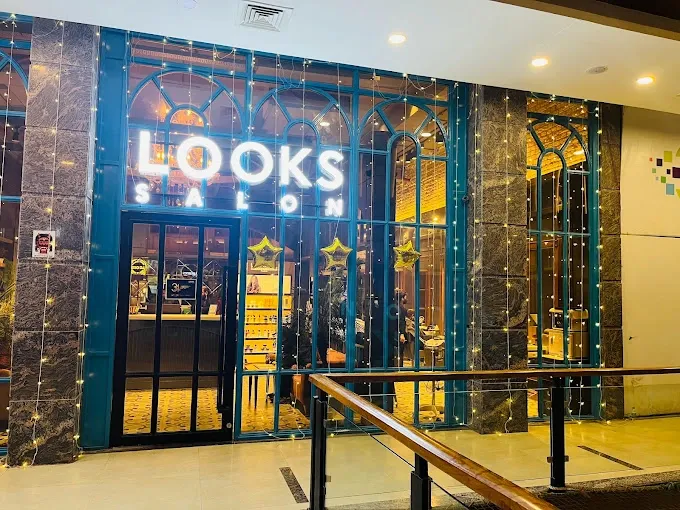 Looks Salon Aligarh