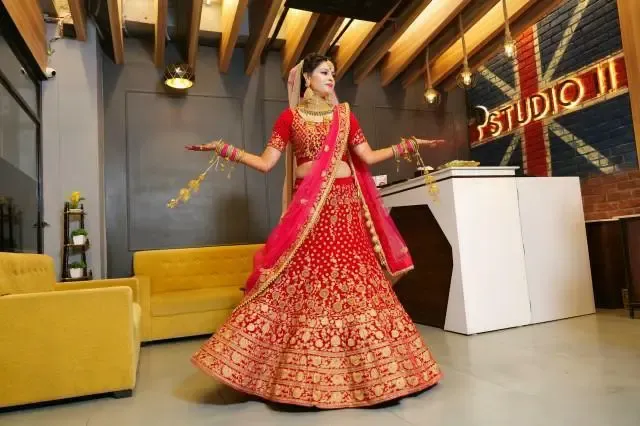 P STUDIO11 UNISEX SALON