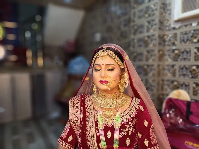 Pahujani Beauty Salon - Loan Providers in Basti