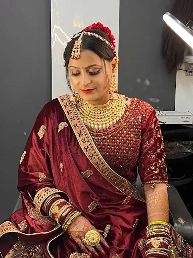 Kiran Makeover Studio Parlour - Beauty Parlour in Etah