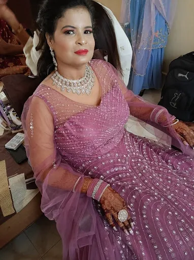 Golden Sky Beauty Parlour & Acadmey - Beauty Parlour in Bahraich