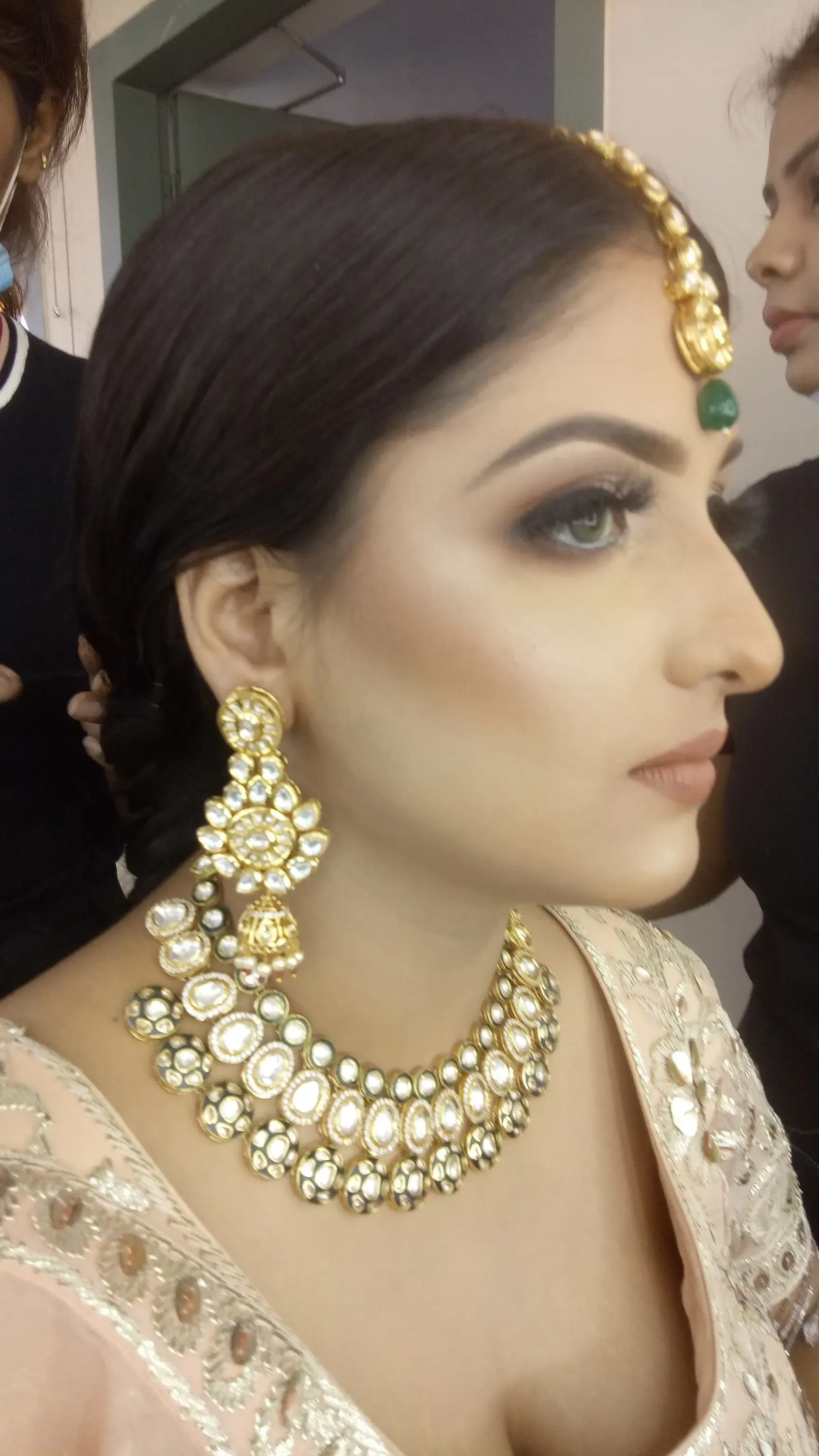 New Shine Makeup Studio - Beauty Parlour in Bahraich