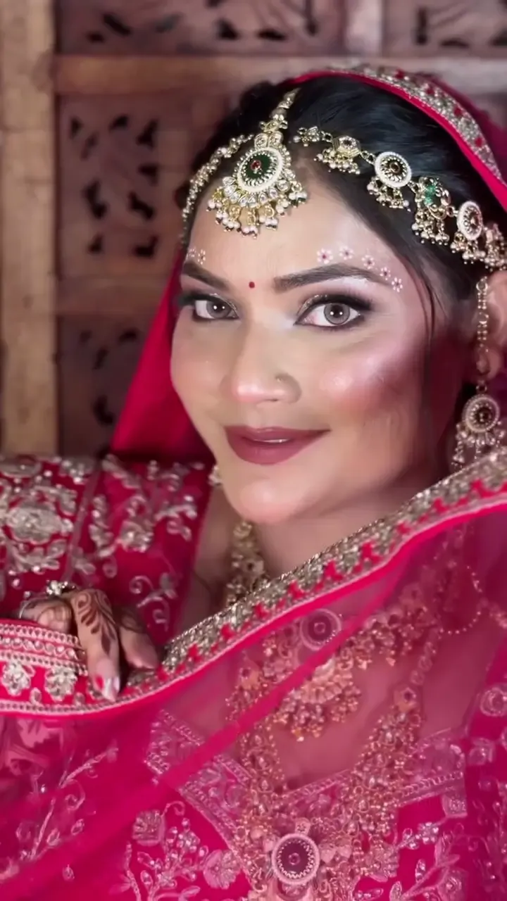 Simran Makeup Artist And Academy