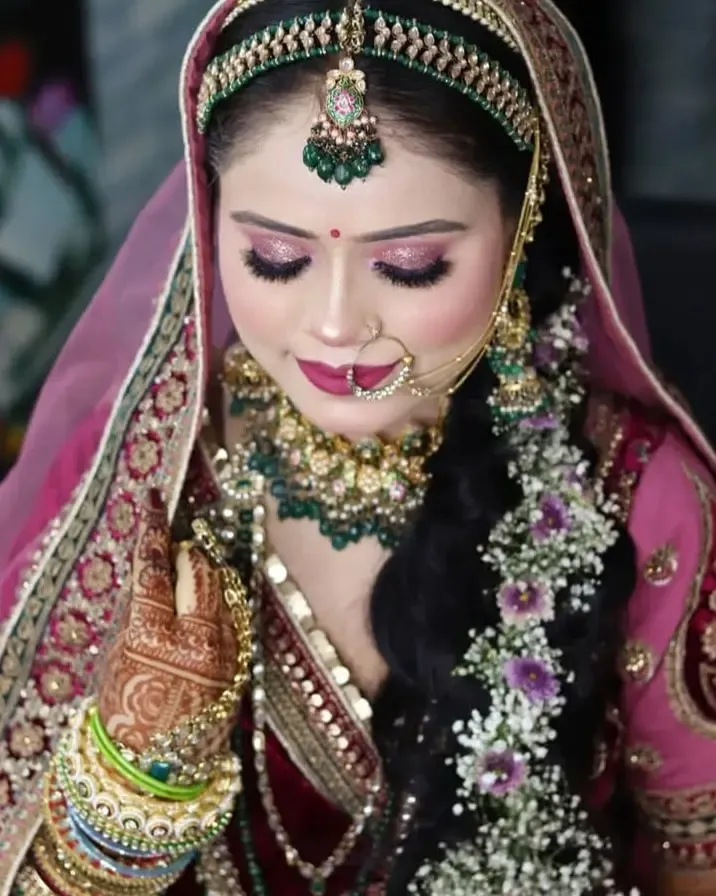 Glow & Glamour - Gift Shop in Chandauli